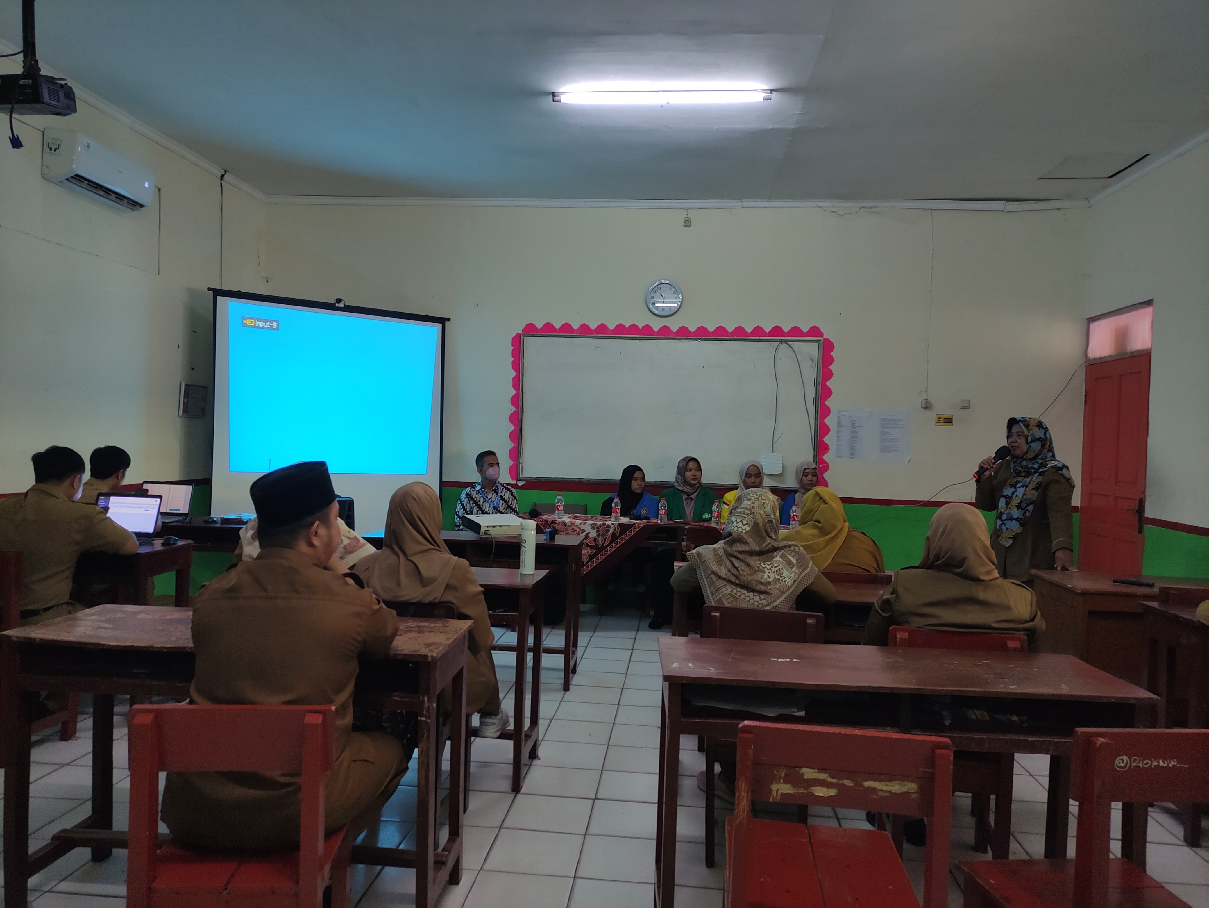 Persentasi Bersama Guru